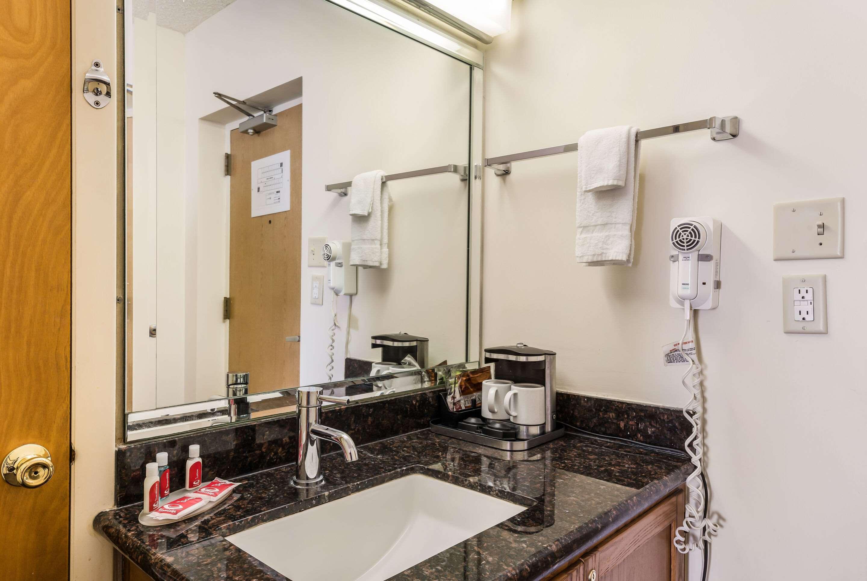 Econo Lodge Quakertown Extérieur photo